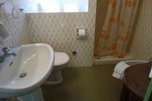 A bathroom at Hotel Roma