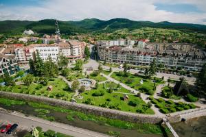 an aerial view of a city with a park at Complex Balnear Cerbul in Covasna