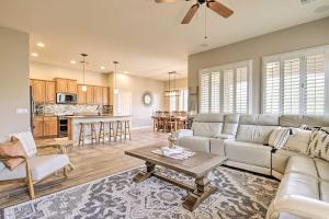 un salon avec un canapé et une table dans l'établissement Game Room and Pool Stylish Goodyear Home!, à Liberty