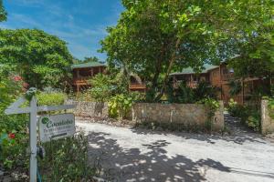 Een tuin van Cocolobo Resort