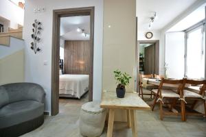 Photo de la galerie de l'établissement Agate Hydra luxury apartment, à Hydra 30 autres photos