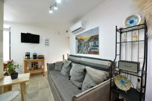 Foto dalla galleria di Agate Hydra luxury apartment a Hydra