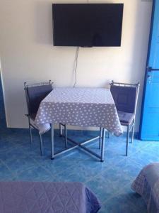 TV a/nebo společenská místnost v ubytování Apartments Dijan