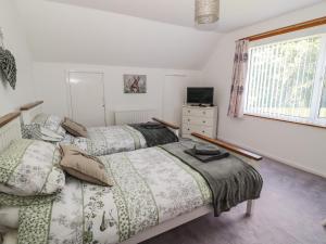 a bedroom with two beds and a window at Rose Bank in Belford