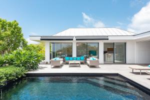 una imagen de una casa con piscina en Villa King Gustaf en Gustavia