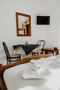 TV a/nebo společenská místnost v ubytování Filippos Rooms Afissos
