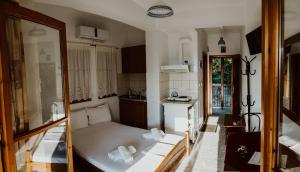 Postel nebo postele na pokoji v ubytování Filippos Rooms Afissos