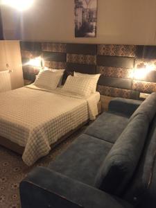 a bedroom with two beds and a couch in it at ACR PALAS in Edirne