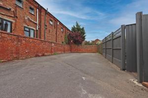 Gallery image of Compton House Snug in Newark-on-Trent