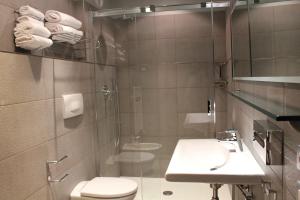 
A bathroom at Hotel Verona
