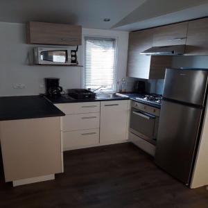 Mobilhomes Quiberon Camping Conguel - Bord de Mer 주방 또는 간이 주방