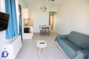Kuchyň nebo kuchyňský kout v ubytování Anemos Villas
