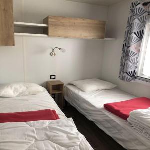 Mobilhomes Quiberon Camping Conguel - Bord de Mer 객실 침대