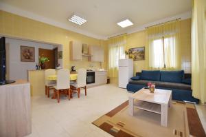 Kuchyň nebo kuchyňský kout v ubytování Zminj Apartments
