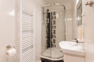 Koupelna v ubytování Hotel Jordánek + 37 fotografií