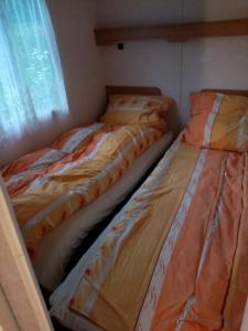 En eller flere senge i et værelse på domek na lace