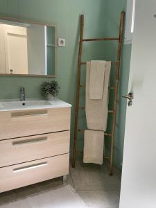 Vonios kambarys apgyvendinimo įstaigoje Habitación bien situada, cómoda y nueva