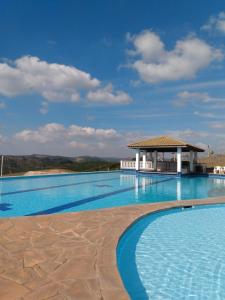 a large swimming pool with a gazebo at Molise Hotel Fazenda in Serra Negra