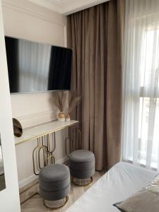 Televízia a/alebo spoločenská miestnosť v ubytovaní Apartament Gdańsk przy sercu starówki całkowicie nowy 2021, beautiful apartment in the old town bulit 2021