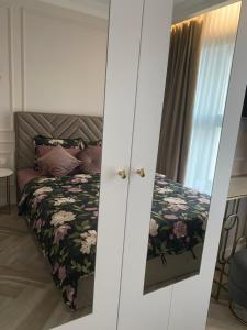 Posteľ alebo postele v izbe v ubytovaní Apartament Gdańsk przy sercu starówki całkowicie nowy 2021, beautiful apartment in the old town bulit 2021