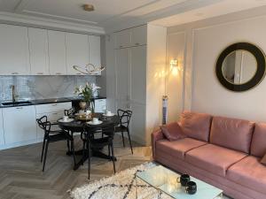 Kuchyňa alebo kuchynka v ubytovaní Apartament Gdańsk przy sercu starówki całkowicie nowy 2021, beautiful apartment in the old town bulit 2021
