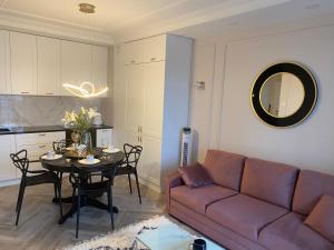 Posedenie v ubytovaní Apartament Gdańsk przy sercu starówki całkowicie nowy 2021, beautiful apartment in the old town bulit 2021