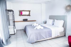Posteľ alebo postele v izbe v ubytovaní Mykonos Vibes Downtown Townhouse + 13 fotografií