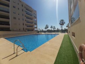 Basen w obiekcie MAR & SAL Roquetas de Mar playa de las Salinas lub w pobliżu