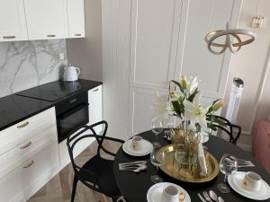 Kuchyňa alebo kuchynka v ubytovaní Apartament Gdańsk przy sercu starówki całkowicie nowy 2021, beautiful apartment in the old town bulit 2021