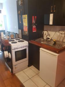 Kuchyňa alebo kuchynka v ubytovaní Easkey Hostel