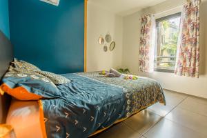 Tempat tidur dalam kamar di Le Dashan Cosy-Rénové-Proche étang et Plage