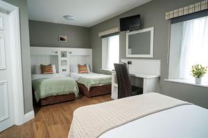 Letto o letti in una camera di The Lodge Doolin