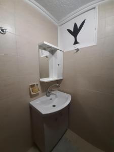 A bathroom at Harbour View Apartment Még 14 kép