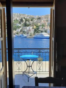 A balcony or terrace at Harbour View Apartment