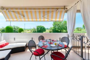 a patio with a table and chairs on a balcony at Wolf House - Sirmione Holiday in Sirmione