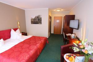 Säng eller sängar i ett rum på Panoramahotel & Restaurant am Marienturm