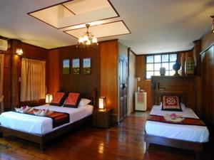 Baantawan Guesthouse Pai tesisinde bir odada yatak veya yataklar