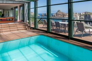 Bazén v ubytovaní Espectacular villa al borde del mar alebo v jeho blízkosti