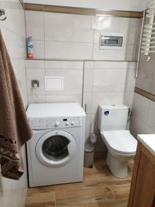 Kúpeľňa v ubytovaní Warszawska Centrum - w cenie 4 rowery, łódka wiosłowa, kajak, rower wodny, plaża