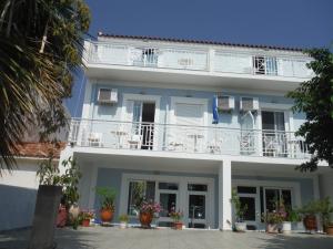 a large white building with a balcony at Elli Studios in Pythagoreio