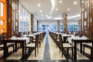 Riu Plaza Panamá餐厅或其他用餐的地方
