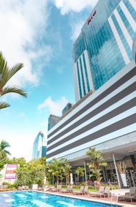 Riu Plaza Panamá内部或周边的泳池