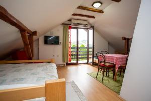 a bedroom with a bed and a table and chairs at Apartmani Stanojevic Sokobanja in Soko Banja