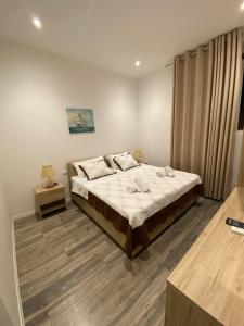 Postel nebo postele na pokoji v ubytování Deni's Hotel