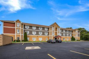 a large building with a car parked in a parking lot at Americas Best Value Inn Three Rivers in Three Rivers