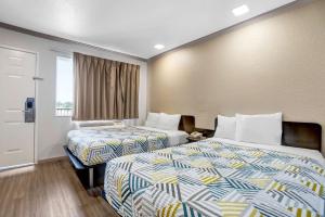 a hotel room with two beds and a window at Motel 6-Red Bluff, CA in Red Bluff +19 photos