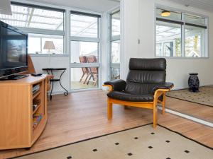 Posezení v ubytování 6 person holiday home in Ebeltoft