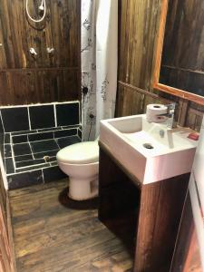 Glamping en villa的一间浴室