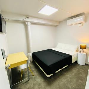 Tempat tidur dalam kamar di HIT Hostel