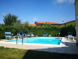 a small swimming pool with chairs at Villa Franco in Orentano